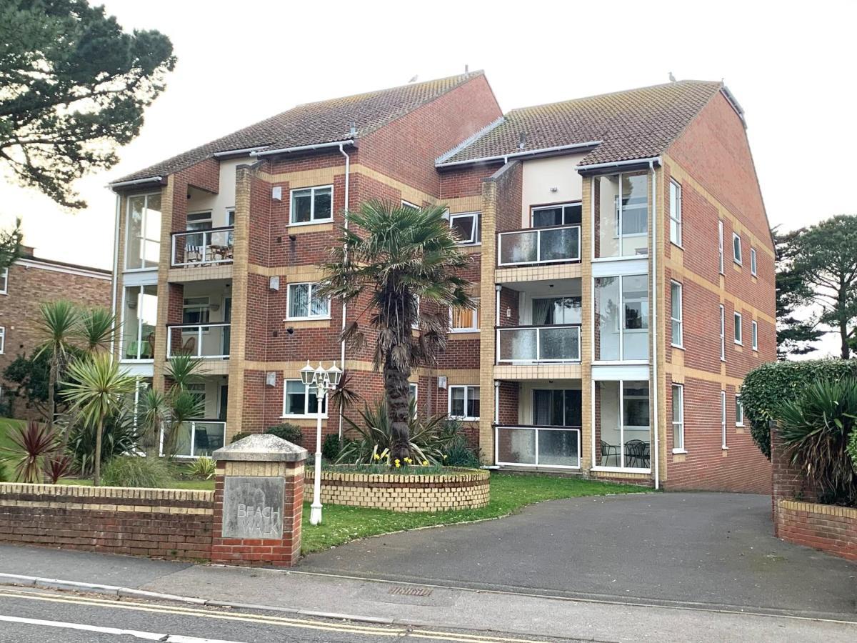 Top Floor Sandbanks Apartment With Free Parking Just Minutes From The Beach And Bars Canford Cliffs エクステリア 写真