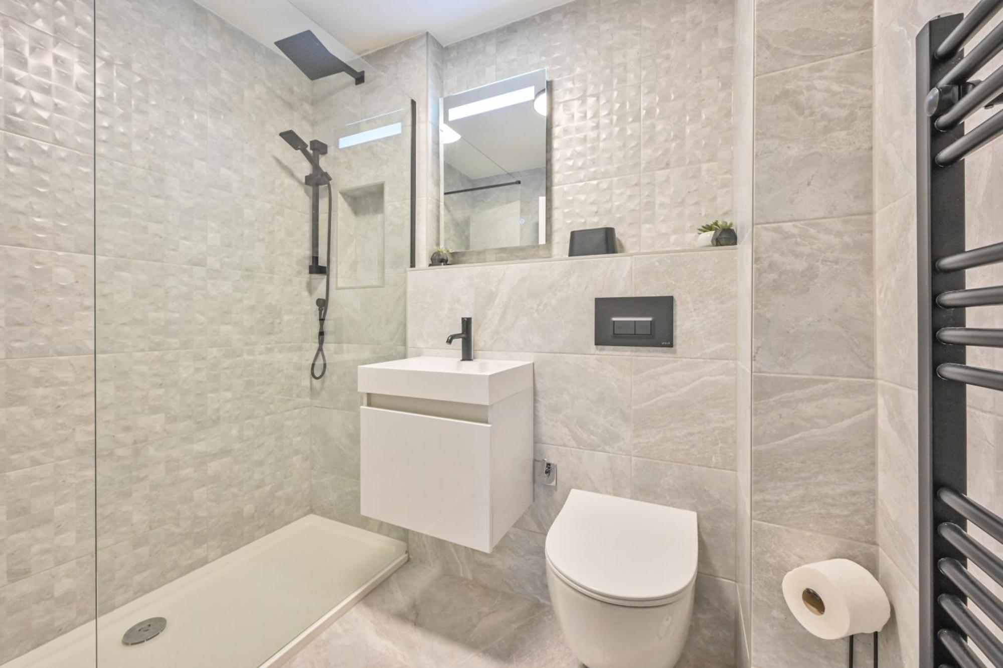 Top Floor Sandbanks Apartment With Free Parking Just Minutes From The Beach And Bars Canford Cliffs エクステリア 写真