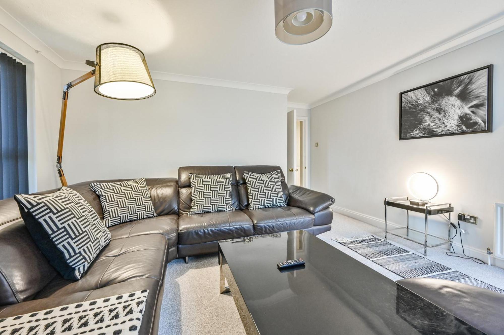 Top Floor Sandbanks Apartment With Free Parking Just Minutes From The Beach And Bars Canford Cliffs エクステリア 写真